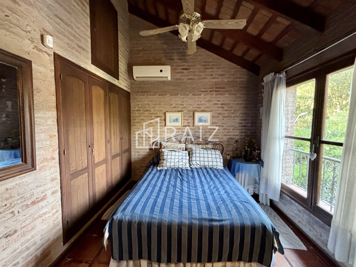 Casa ID.12170 - EXCEPCIONAL CASA EN VENTA DE 4 DORMITORIOS PINARES 