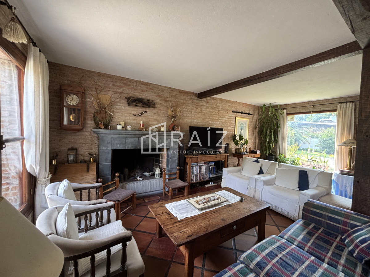 Casa ID.12170 - EXCEPCIONAL CASA EN VENTA DE 4 DORMITORIOS PINARES 