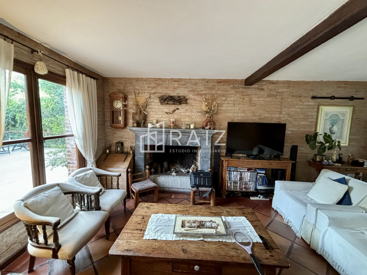 Casa ID.12170 - EXCEPCIONAL CASA EN VENTA DE 4 DORMITORIOS PINARES 