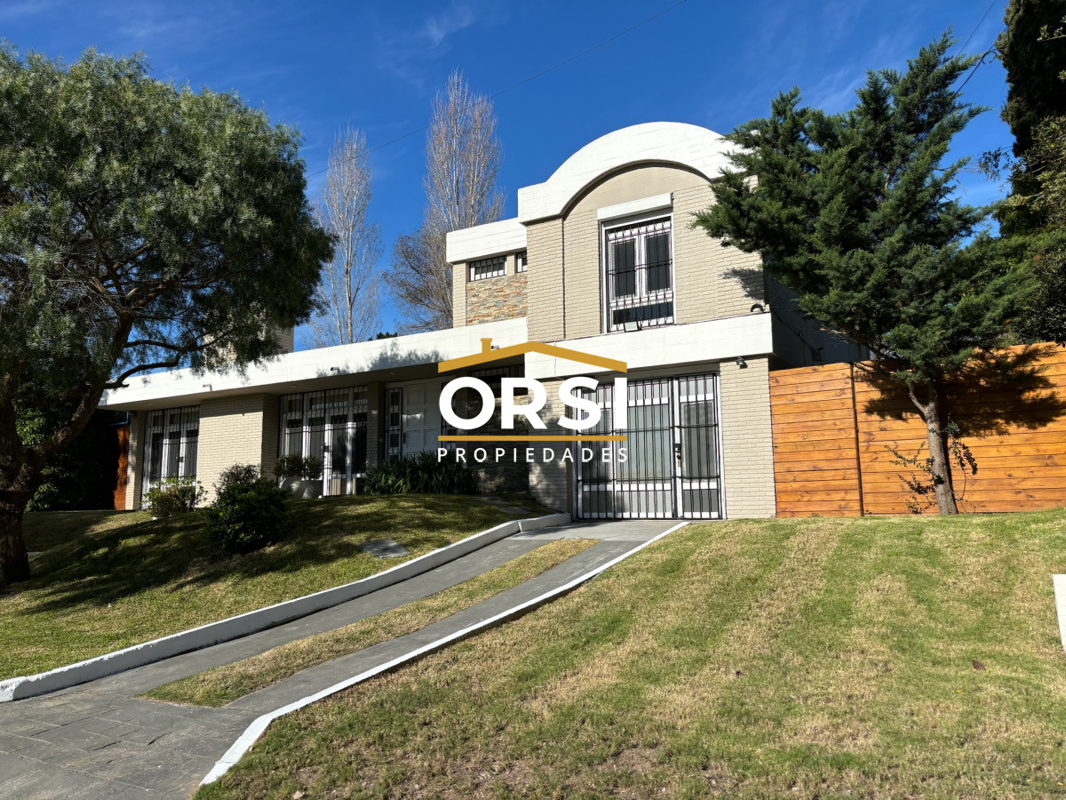 Casa ID.210 - EXCEPCIONAL CASA EN VENTA DE 4 DORMITORIOS