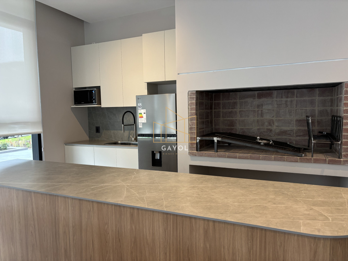 Apartamento ID.830 - EXCELENTE APARTAMENTO ESQUINERO DE 2 DORMITORIOS EN VENTA.