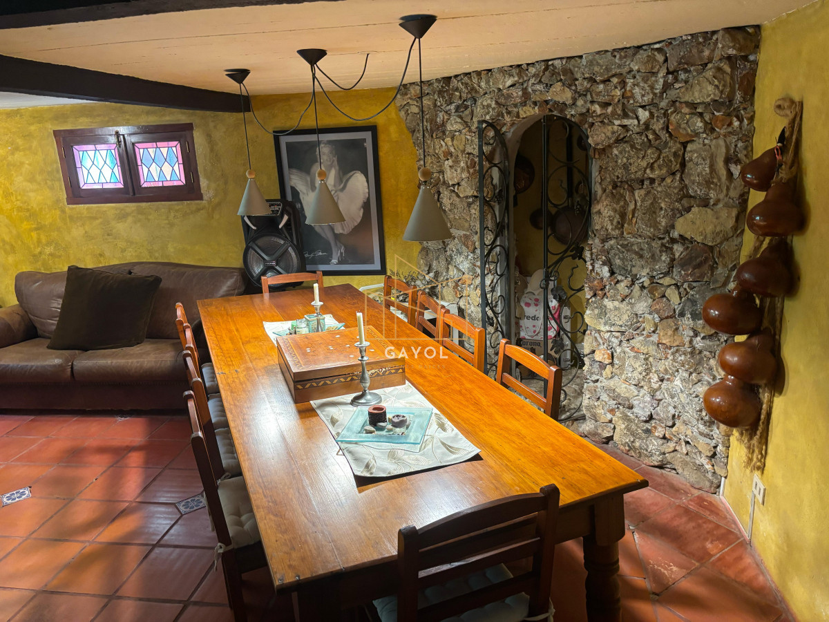 Casa ID.710 - EXCEPCIONAL CASA EN VENTA DE 4 DORMITORIOS PINARES 