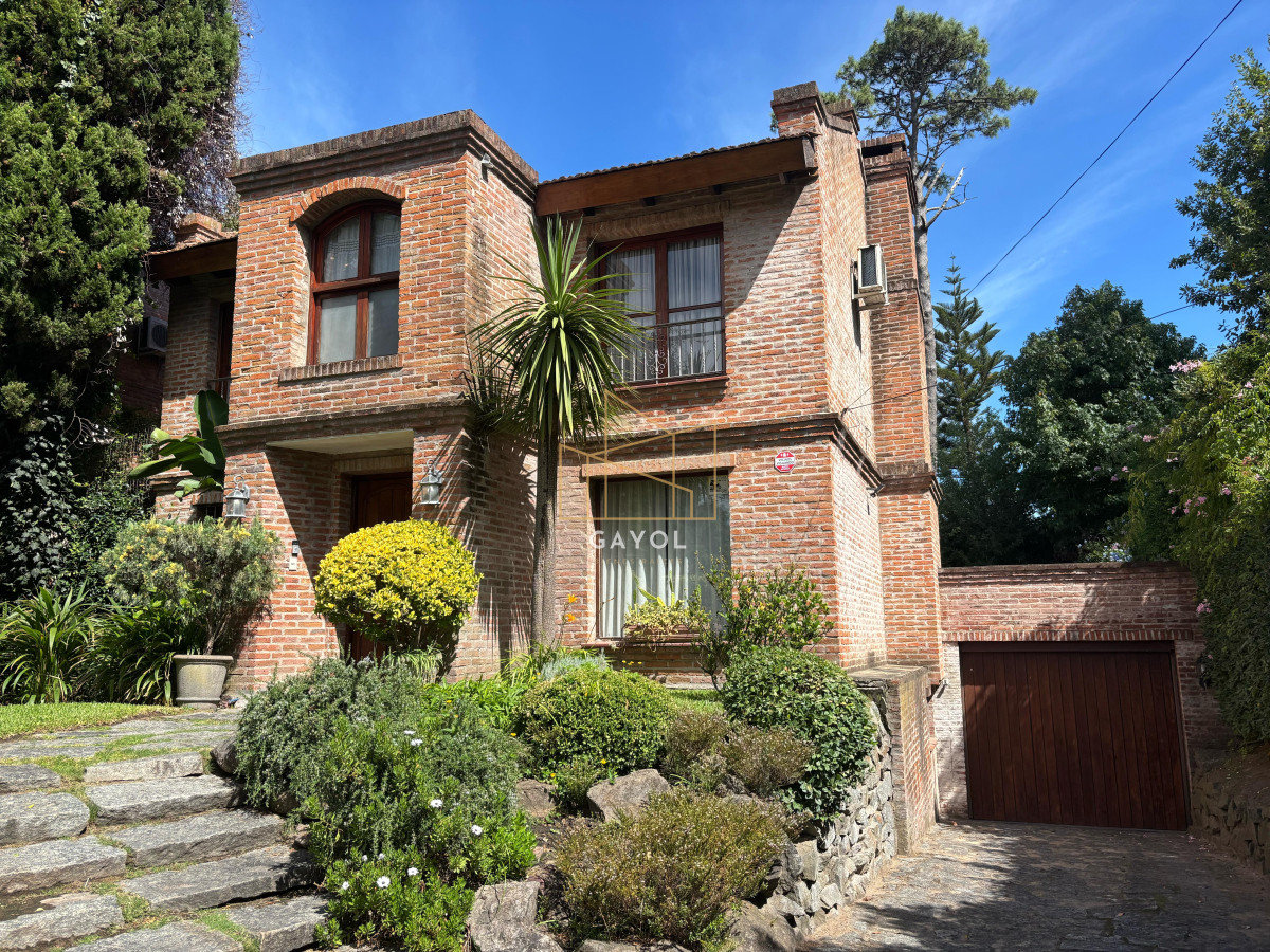 Casa ID.710 - EXCEPCIONAL CASA EN VENTA DE 4 DORMITORIOS PINARES 