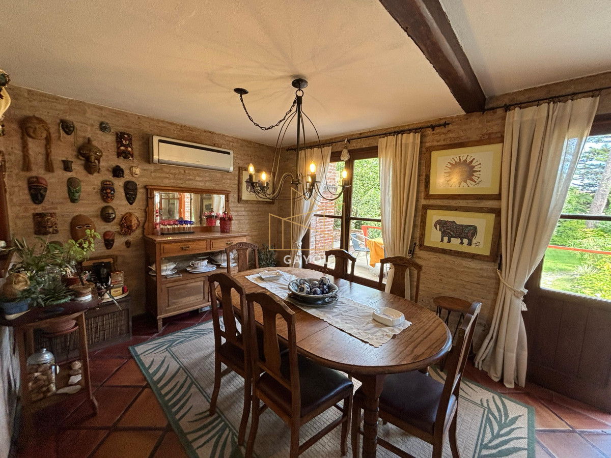 Casa ID.710 - EXCEPCIONAL CASA EN VENTA DE 4 DORMITORIOS PINARES 