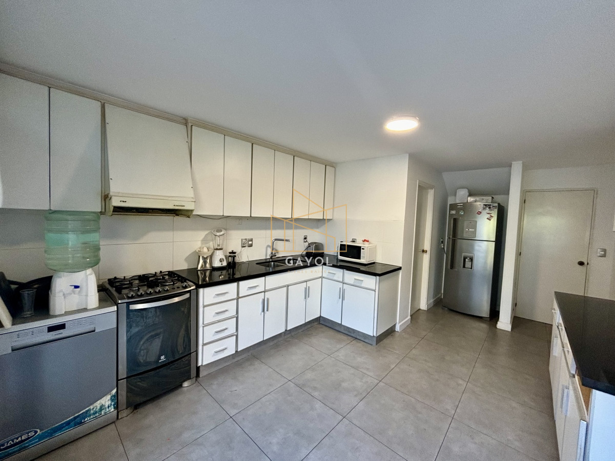 Casa ID.448 - EXCEPCIONAL CASA EN VENTA DE 4 DORMITORIOS