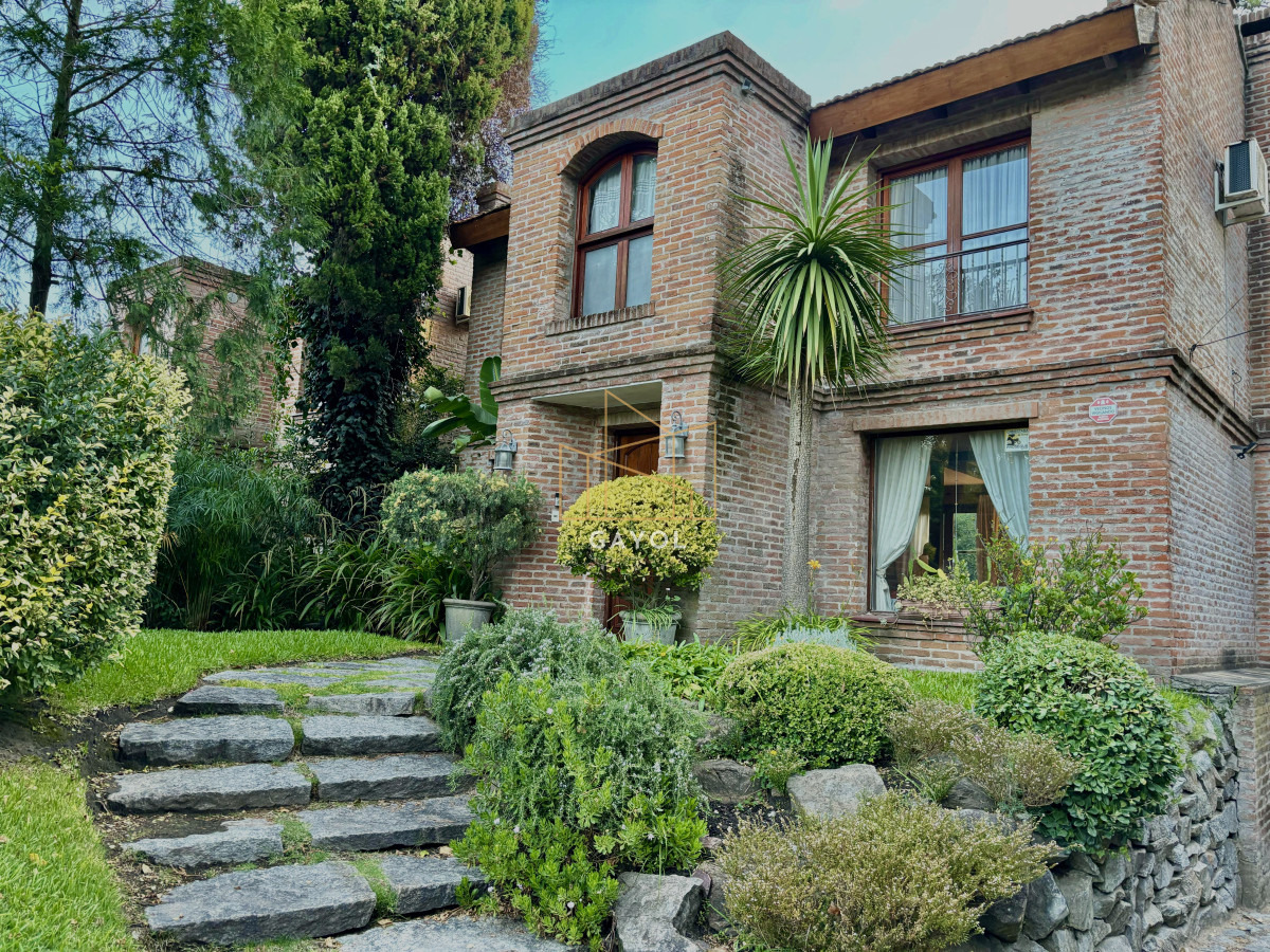 Casa ID.710 - EXCEPCIONAL CASA EN VENTA DE 4 DORMITORIOS PINARES 