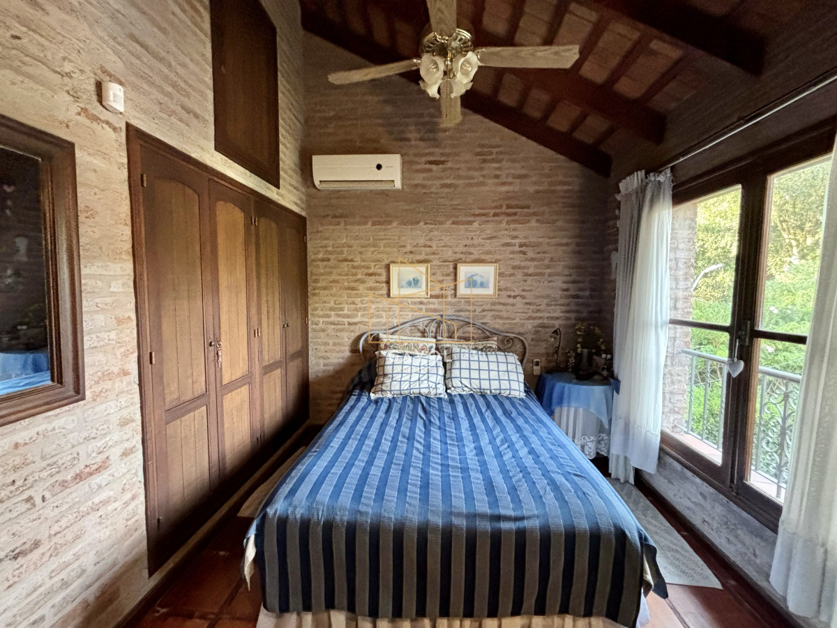 Casa ID.710 - EXCEPCIONAL CASA EN VENTA DE 4 DORMITORIOS PINARES 