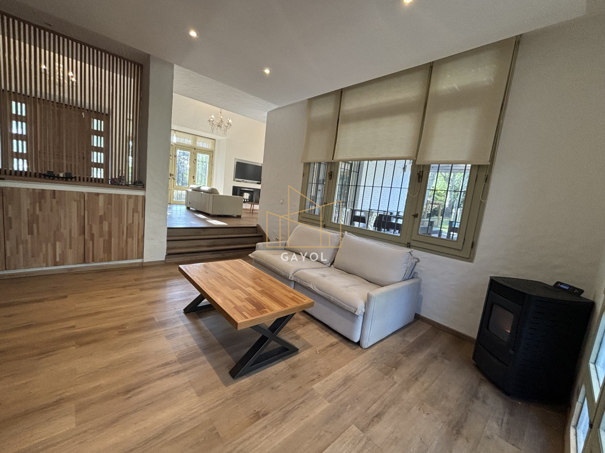 Casa ID.448 - EXCEPCIONAL CASA EN VENTA DE 4 DORMITORIOS