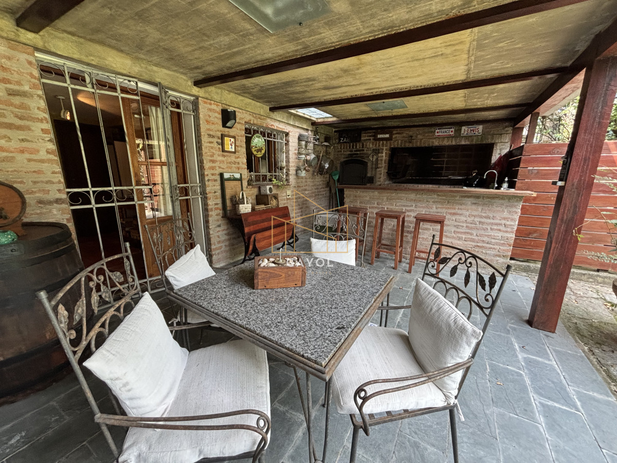 Casa ID.710 - EXCEPCIONAL CASA EN VENTA DE 4 DORMITORIOS PINARES 