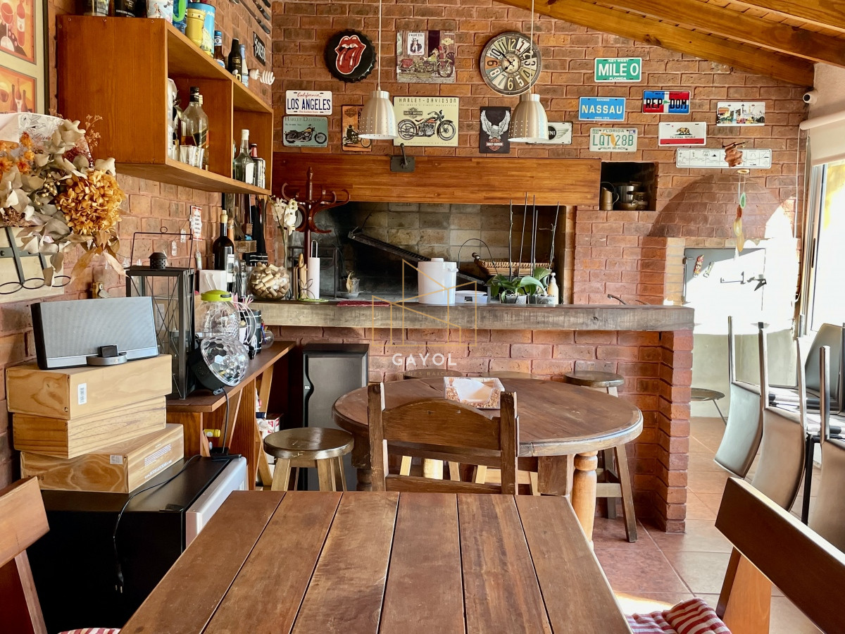 Casa ID.1170 -  DIVINA CASA DE 4 DORMITORIOS