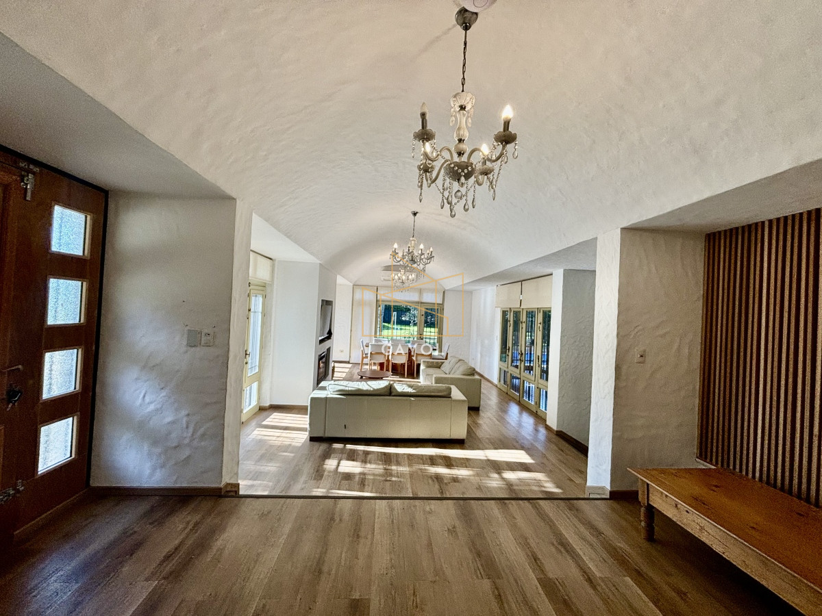 Casa ID.448 - EXCEPCIONAL CASA EN VENTA DE 4 DORMITORIOS