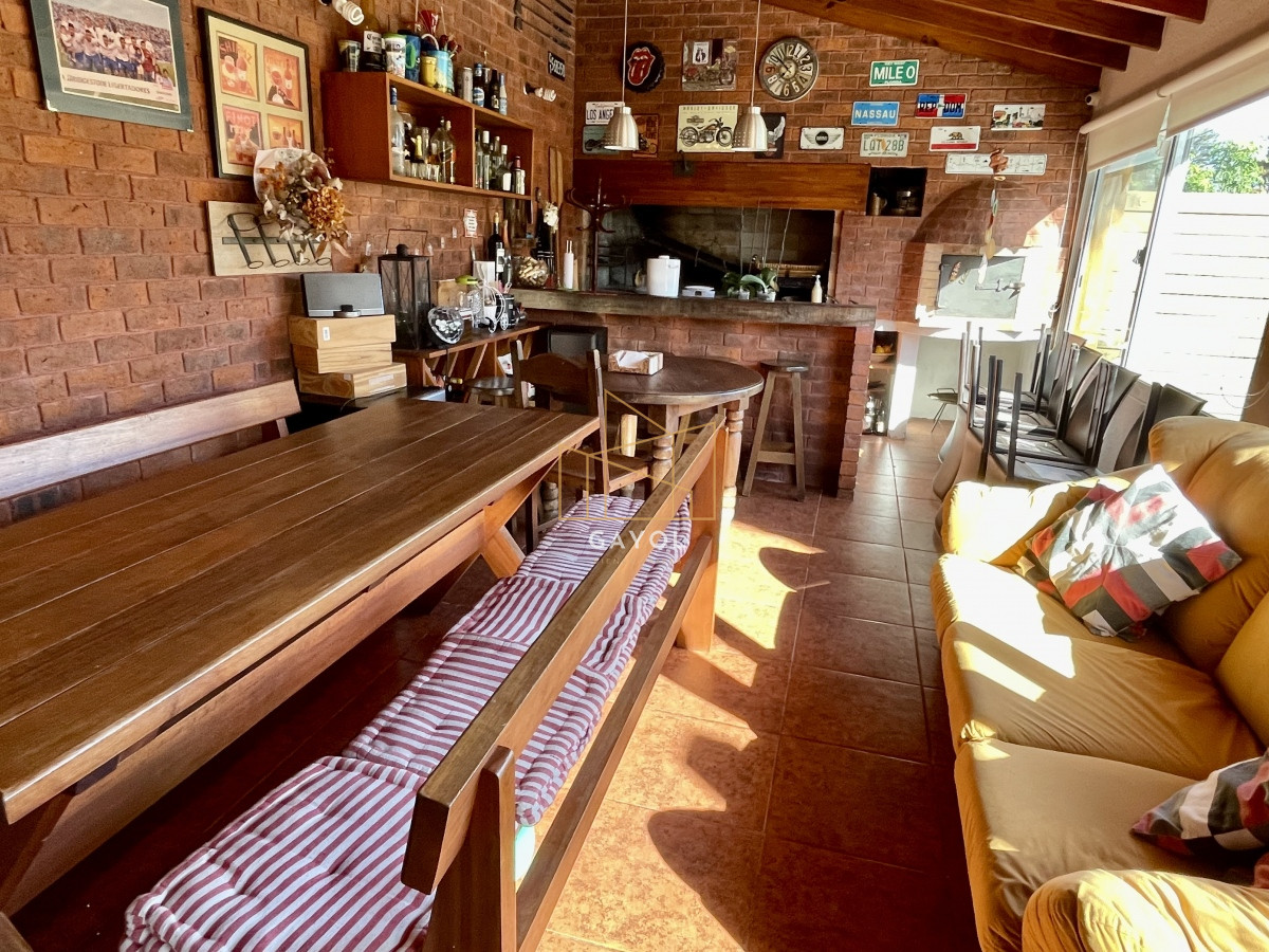 Casa ID.1170 -  DIVINA CASA DE 4 DORMITORIOS