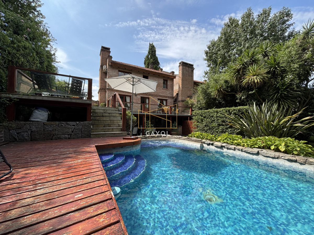 Casa ID.710 - EXCEPCIONAL CASA EN VENTA DE 4 DORMITORIOS PINARES 