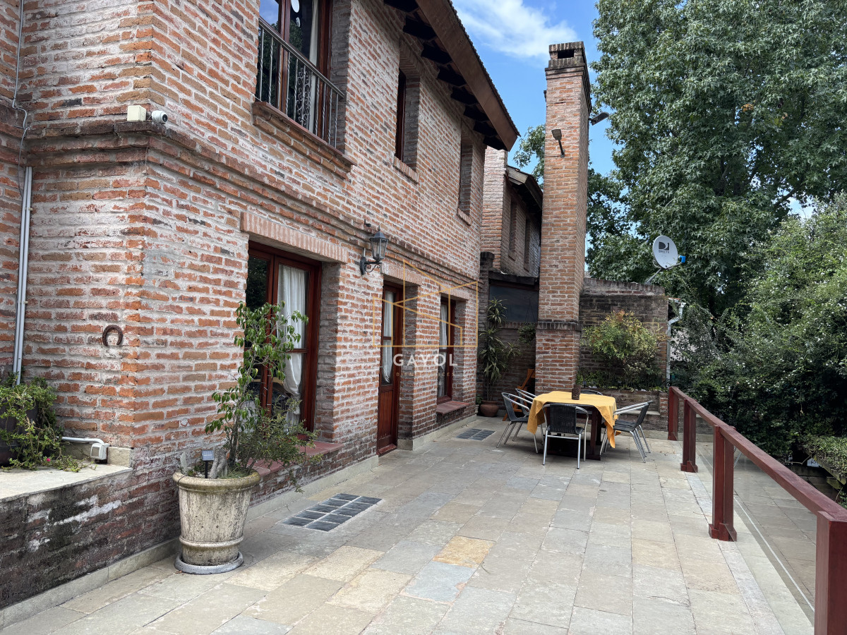 Casa ID.710 - EXCEPCIONAL CASA EN VENTA DE 4 DORMITORIOS PINARES 