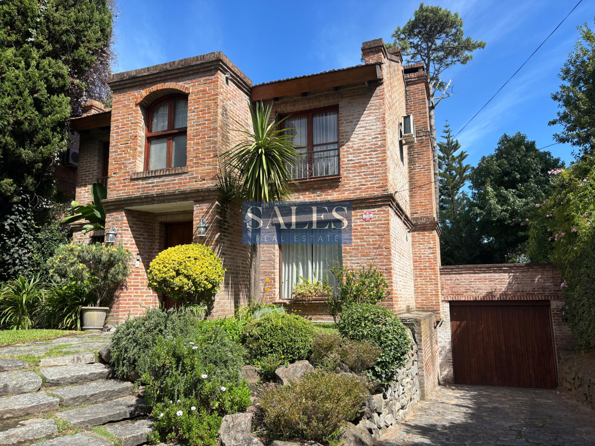 Casa ID.1440 - EXCEPCIONAL CASA EN VENTA DE 4 DORMITORIOS PINARES 