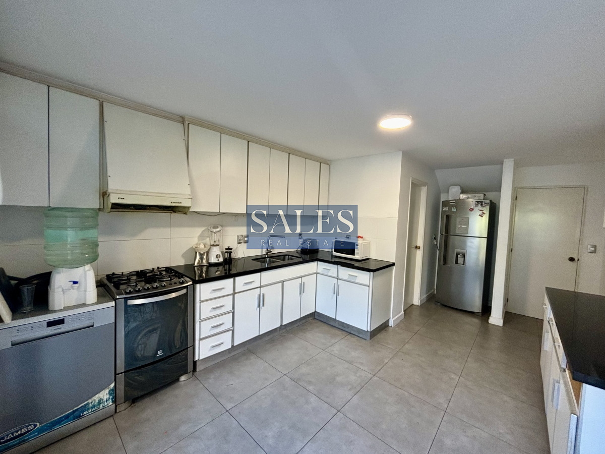 Casa ID.808 - EXCEPCIONAL CASA EN VENTA DE 4 DORMITORIOS