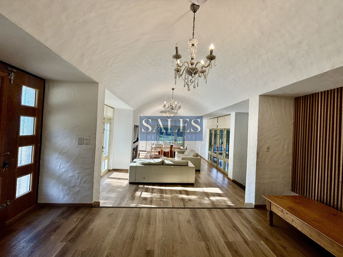 Casa ID.808 - EXCEPCIONAL CASA EN VENTA DE 4 DORMITORIOS