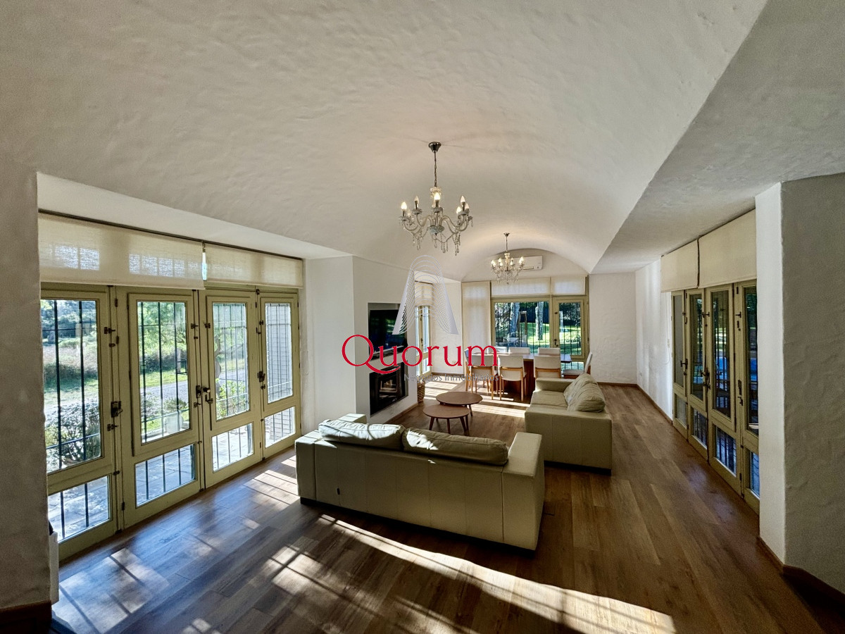 Casa ID.435 - EXCEPCIONAL CASA EN VENTA DE 4 DORMITORIOS
