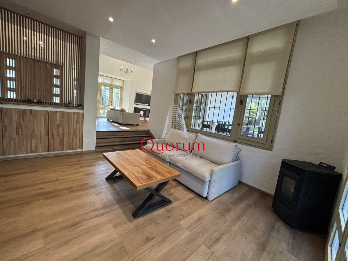Casa ID.435 - EXCEPCIONAL CASA EN VENTA DE 4 DORMITORIOS