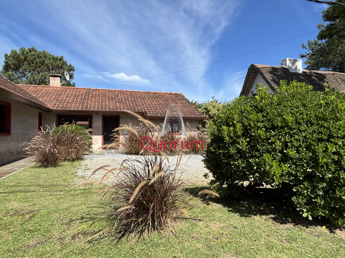 Casa ID.466 - HERMOSA CASA EN VENTA EN PINARES 