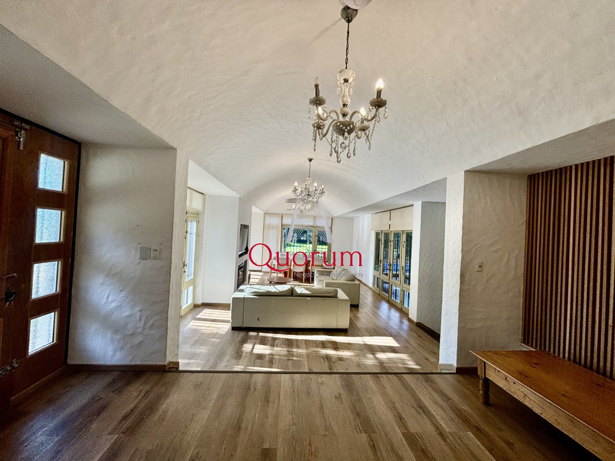 Casa ID.435 - EXCEPCIONAL CASA EN VENTA DE 4 DORMITORIOS