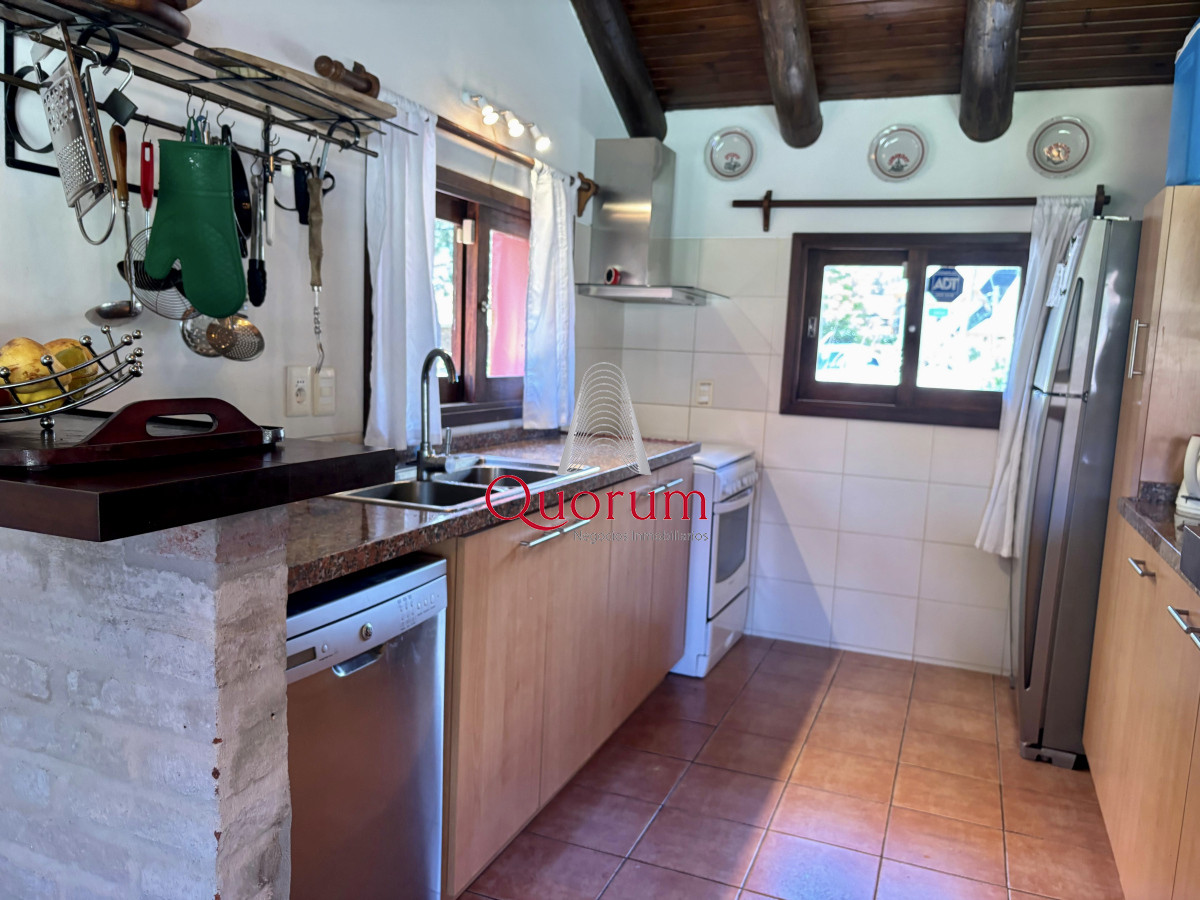 Casa ID.466 - HERMOSA CASA EN VENTA EN PINARES 