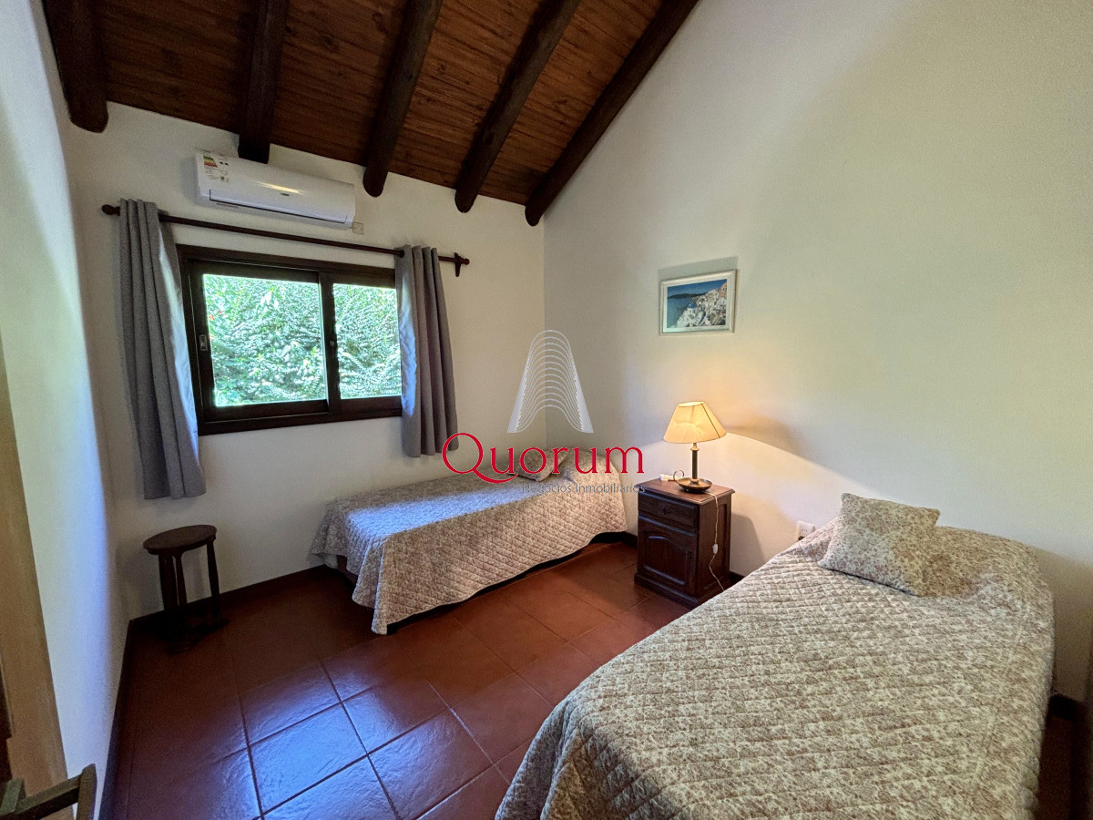 Casa ID.466 - HERMOSA CASA EN VENTA EN PINARES 