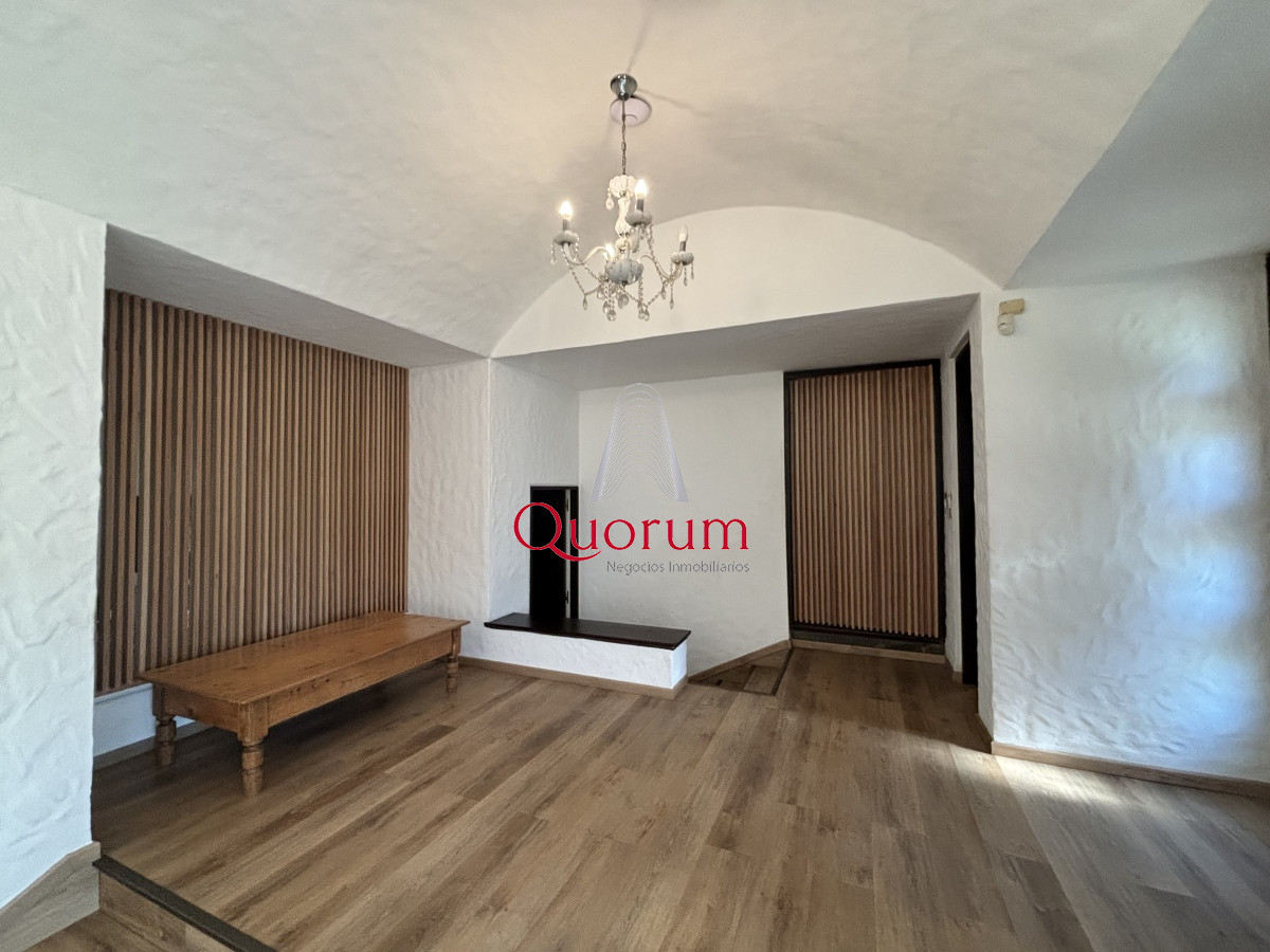 Casa ID.435 - EXCEPCIONAL CASA EN VENTA DE 4 DORMITORIOS