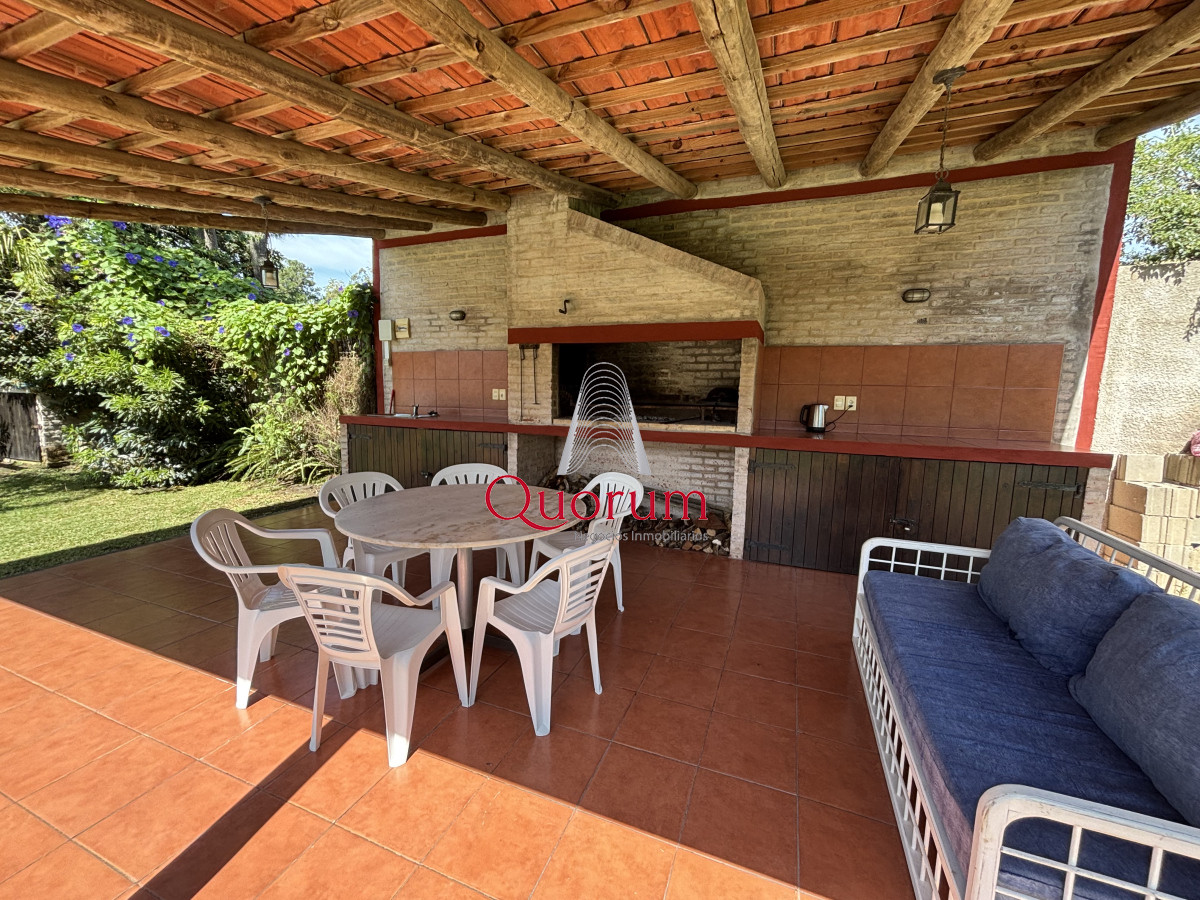 Casa ID.466 - HERMOSA CASA EN VENTA EN PINARES 