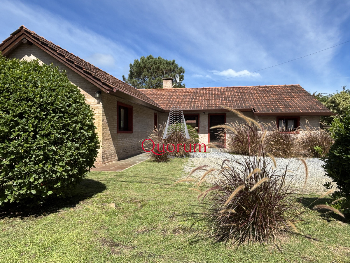 Casa ID.466 - HERMOSA CASA EN VENTA EN PINARES 