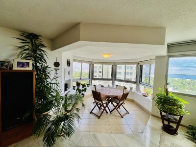 Hermoso y amplio apartamento de 3 dormitorios y dependencia Roosevelt Center