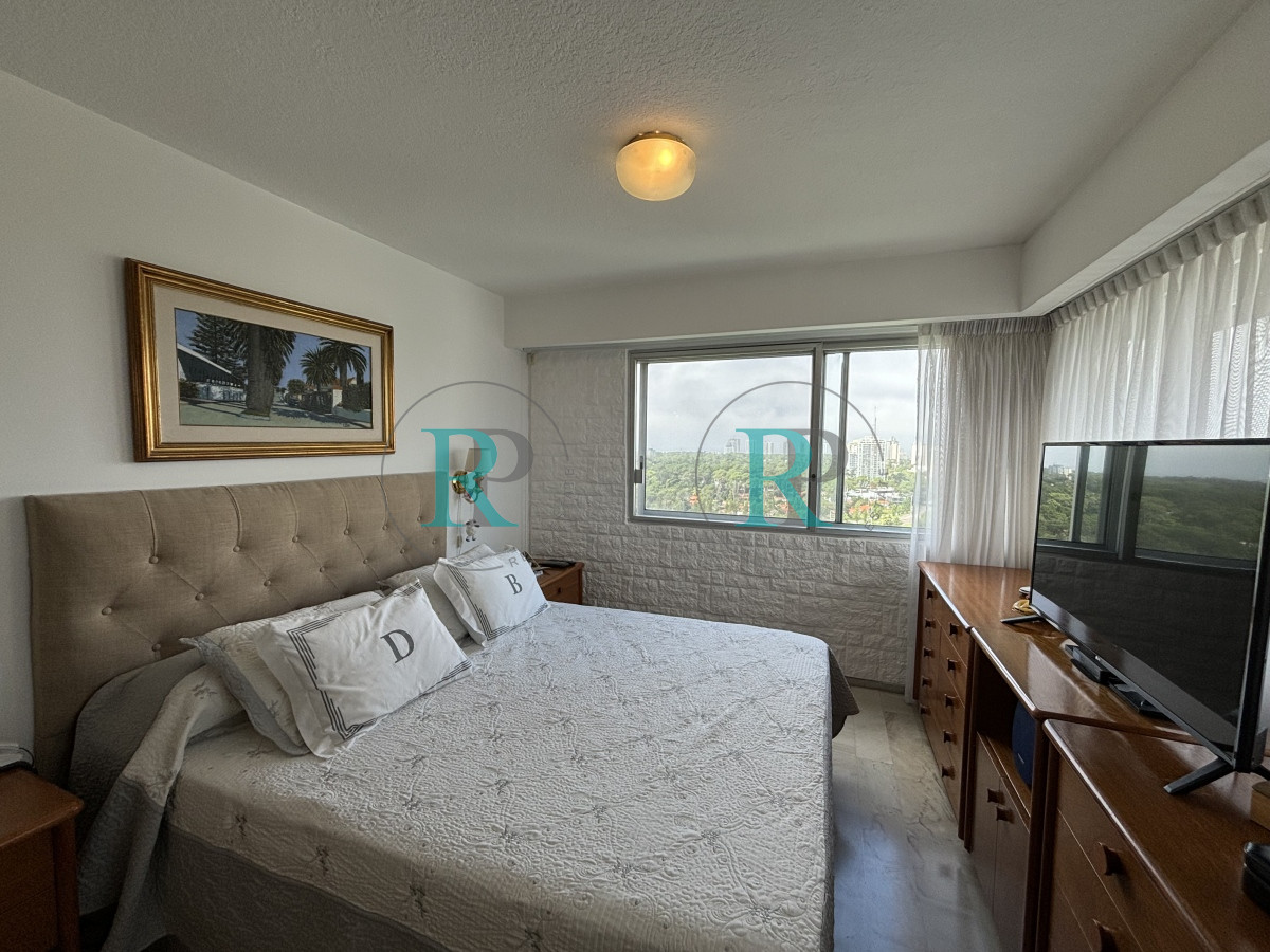 Apartamento ID.1679 - Hermoso y amplio apartamento de 3 dormitorios y dependencia Roosevelt Center