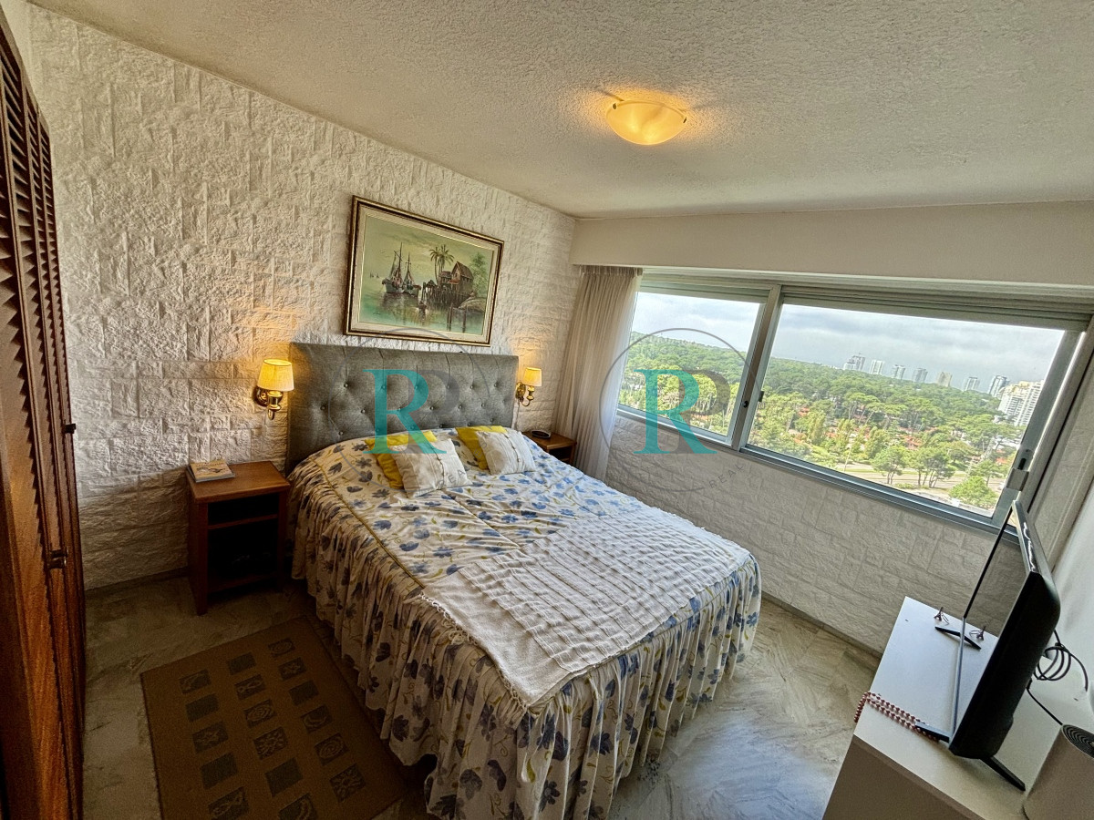Apartamento ID.1679 - Hermoso y amplio apartamento de 3 dormitorios y dependencia Roosevelt Center