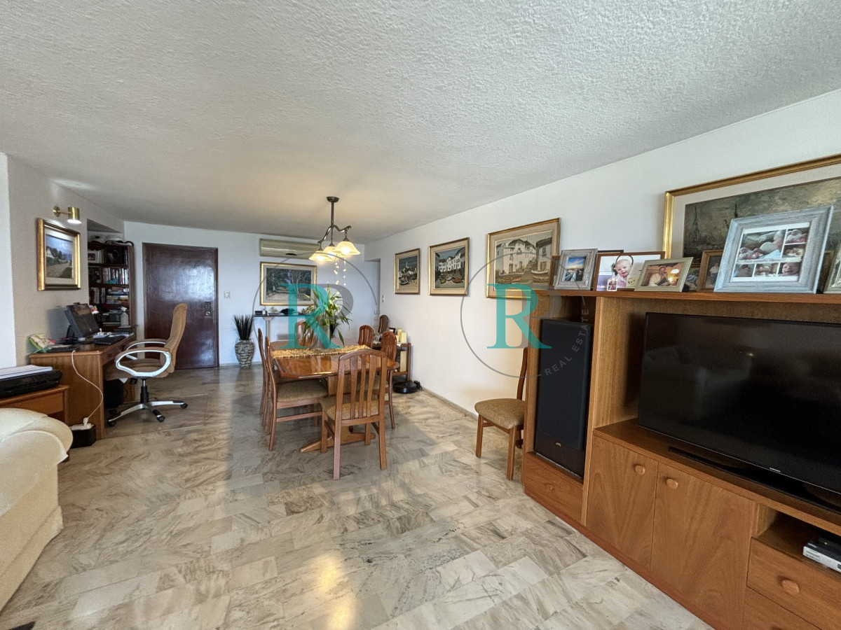 Apartamento ID.1679 - Hermoso y amplio apartamento de 3 dormitorios y dependencia Roosevelt Center