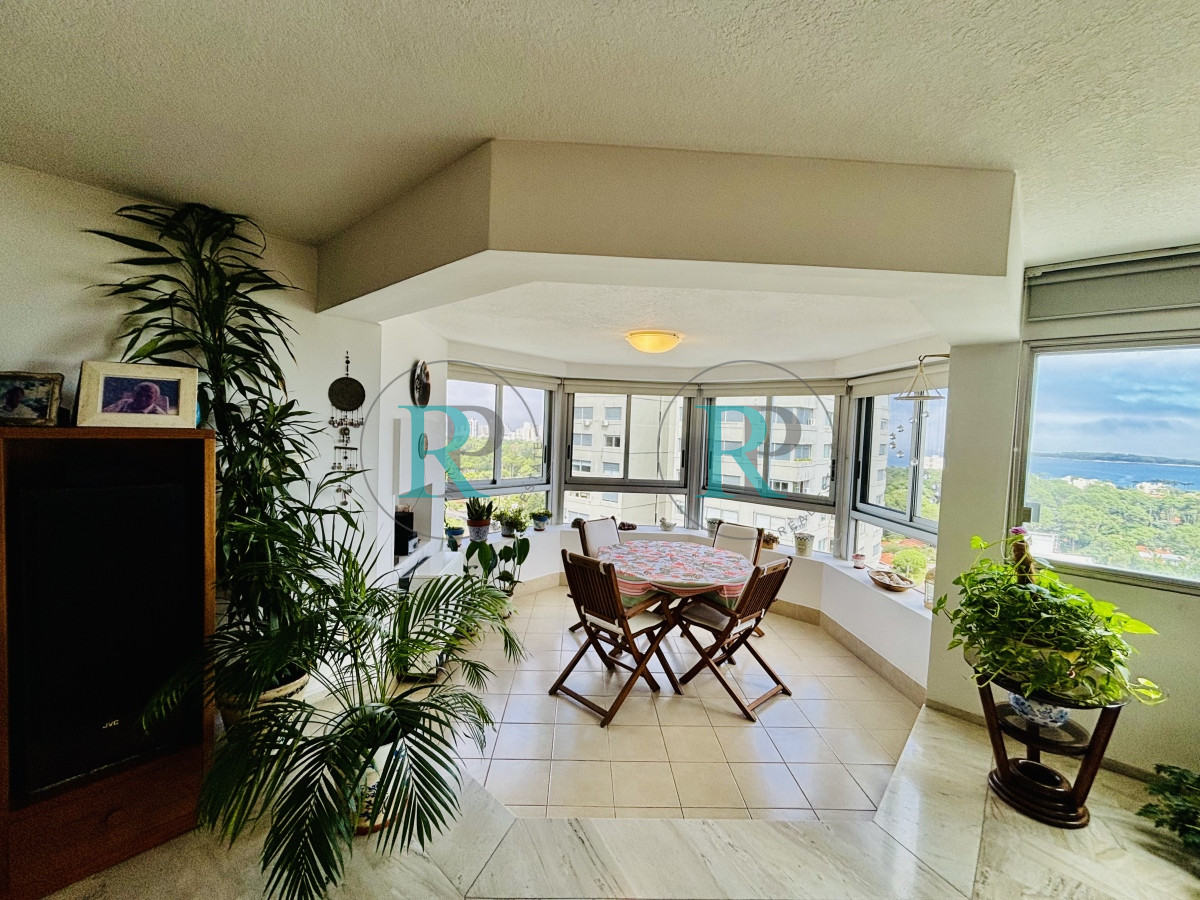 Apartamento ID.1679 - Hermoso y amplio apartamento de 3 dormitorios y dependencia Roosevelt Center