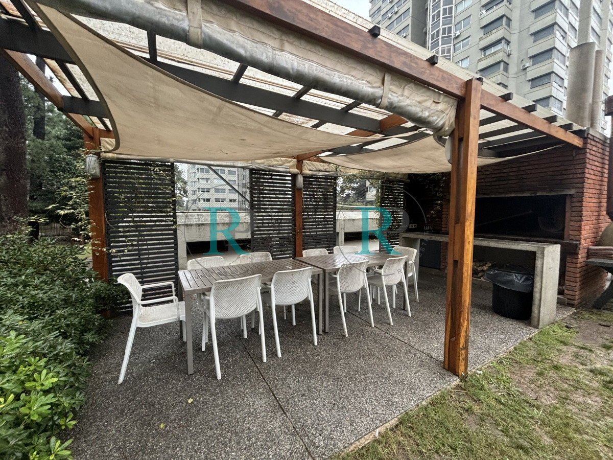 Apartamento ID.1679 - Hermoso y amplio apartamento de 3 dormitorios y dependencia Roosevelt Center