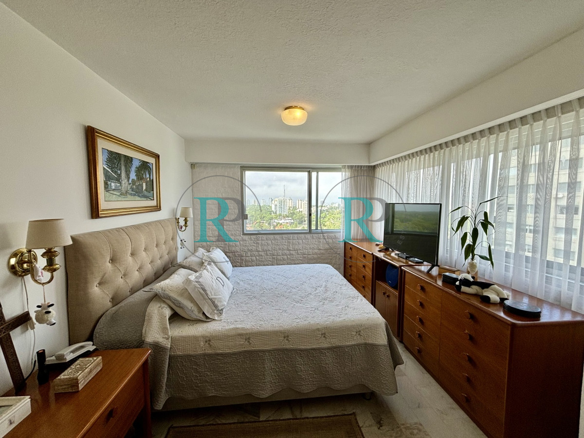 Apartamento ID.1679 - Hermoso y amplio apartamento de 3 dormitorios y dependencia Roosevelt Center