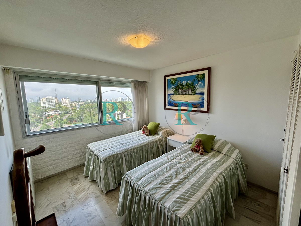 Apartamento ID.1679 - Hermoso y amplio apartamento de 3 dormitorios y dependencia Roosevelt Center