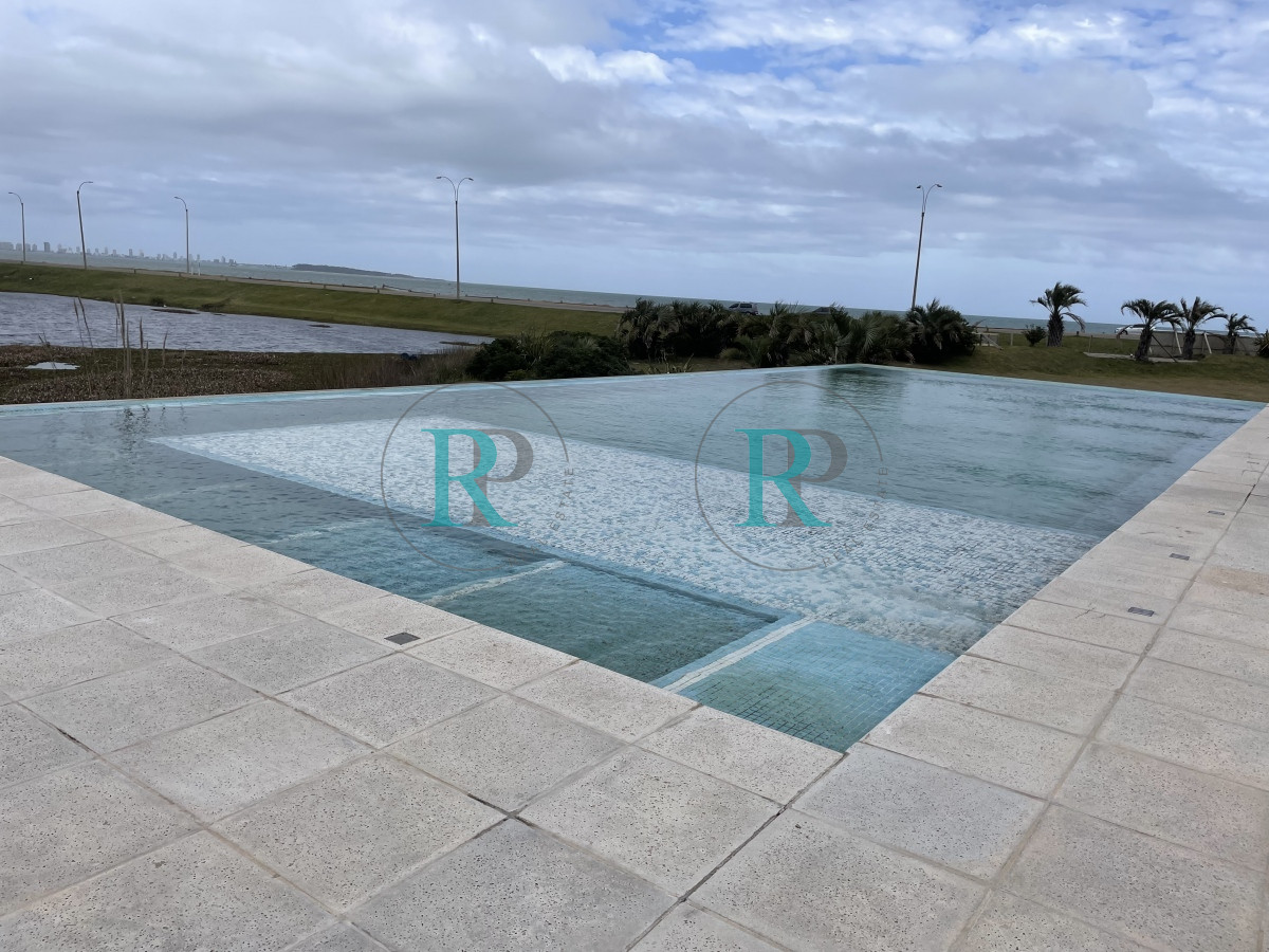 Apartamento ID.2490 - Excepcional apartamento en venta frente al mar