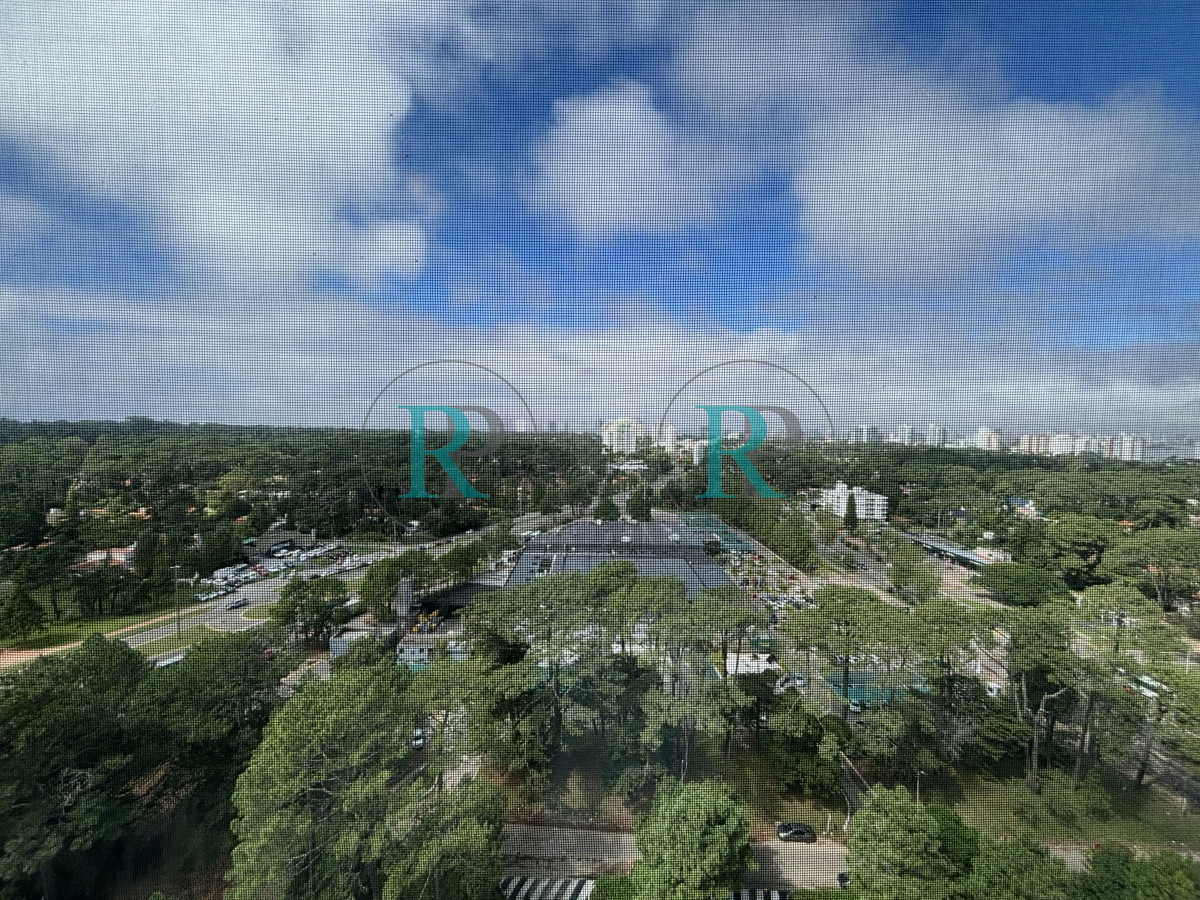 Apartamento ID.1679 - Hermoso y amplio apartamento de 3 dormitorios y dependencia Roosevelt Center