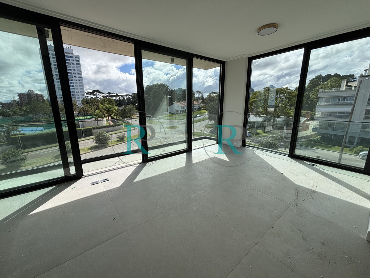 Apartamento ID.2410 - EXCELENTE APARTAMENTO ESQUINERO DE 2 DORMITORIOS EN VENTA.