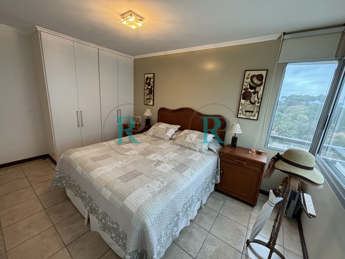 Apartamento ID.1712 - apartamento de 3 dormitorios esquinero en venta