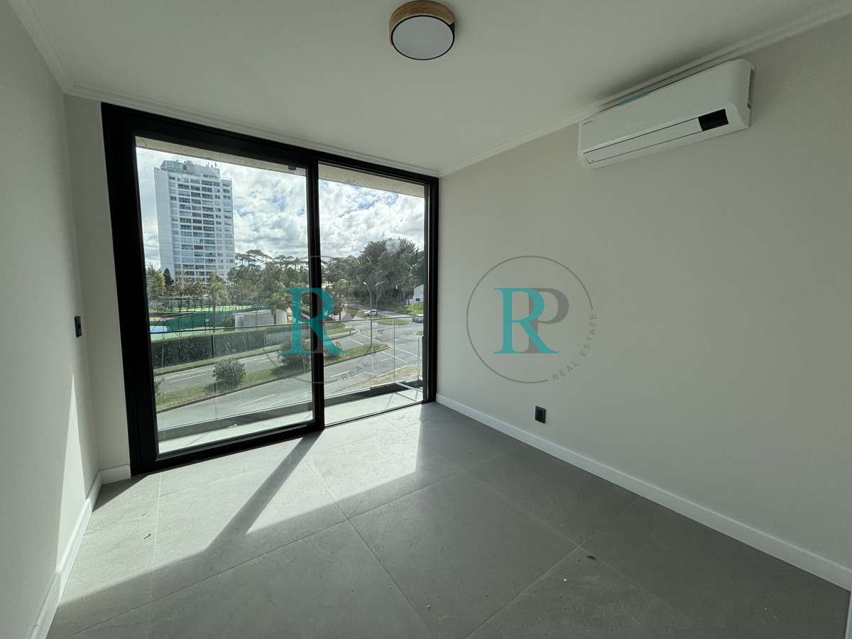 Apartamento ID.2410 - EXCELENTE APARTAMENTO ESQUINERO DE 2 DORMITORIOS EN VENTA.