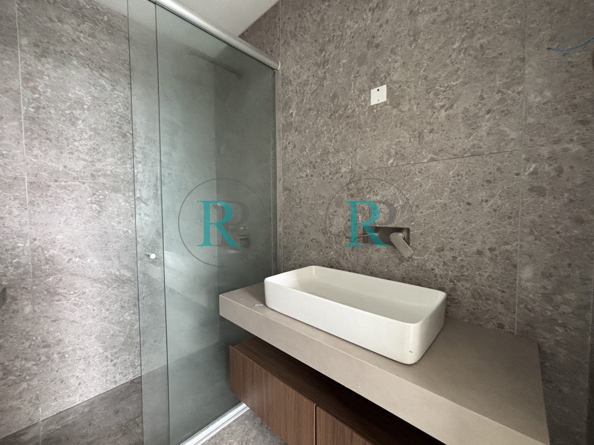 Apartamento ID.2410 - EXCELENTE APARTAMENTO ESQUINERO DE 2 DORMITORIOS EN VENTA.