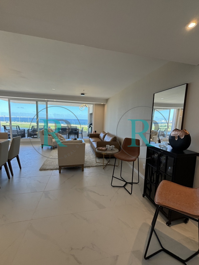 Apartamento ID.1561 - Espectacular apartamento de 3 dormitorios y servicio frente al mar