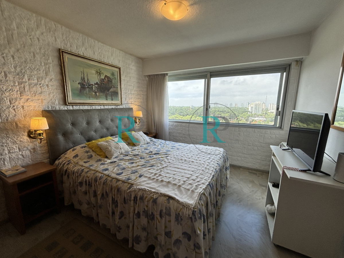 Apartamento ID.1679 - Hermoso y amplio apartamento de 3 dormitorios y dependencia Roosevelt Center