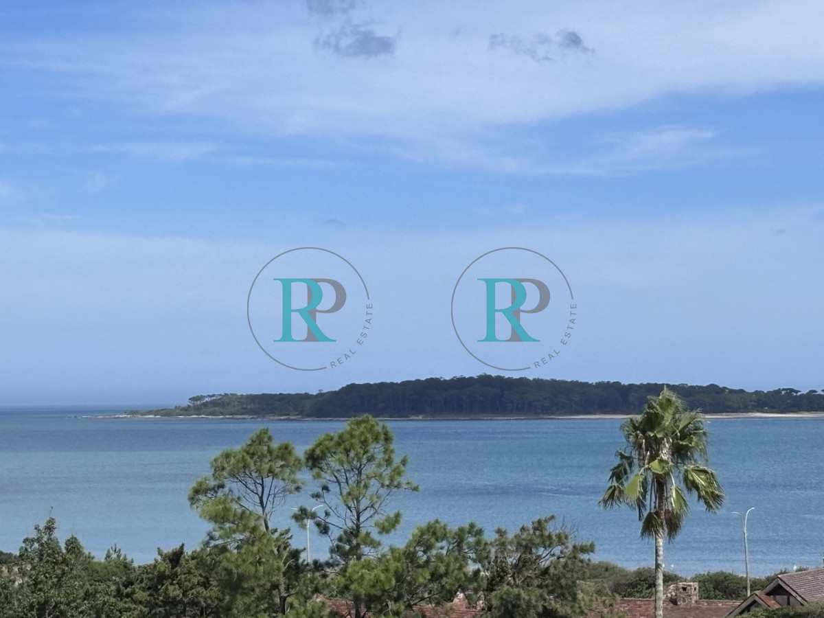 Apartamento ID.2738 - EXCLUSIVO APARTAMENTO EN VENTA DE 3 DORMITORIOS 