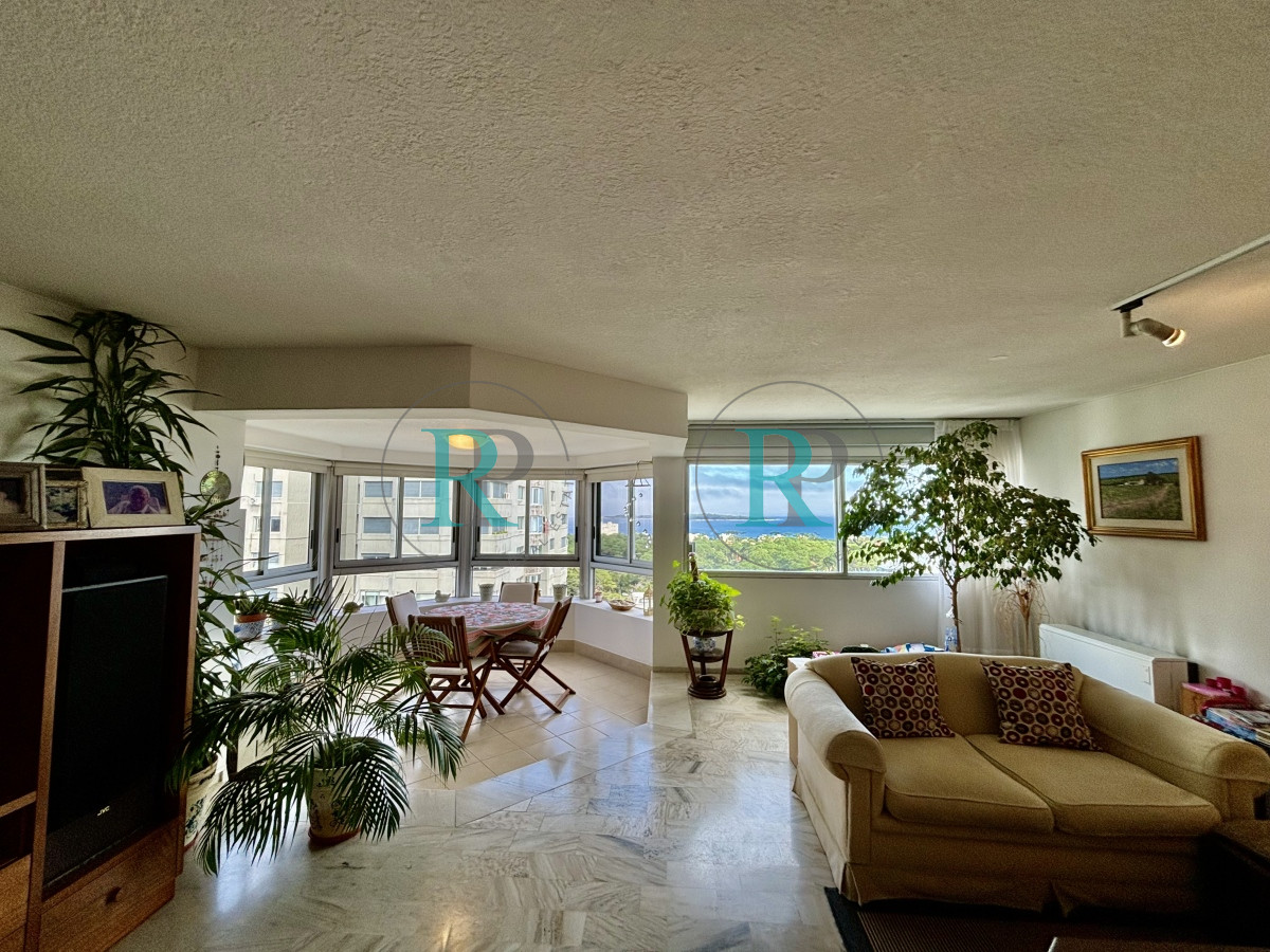 Apartamento ID.1679 - Hermoso y amplio apartamento de 3 dormitorios y dependencia Roosevelt Center