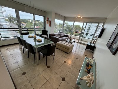 apartamento de 3 dormitorios esquinero en venta