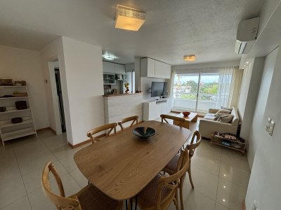 Apartamento de dos dormitorios en venta en Punta del Este
